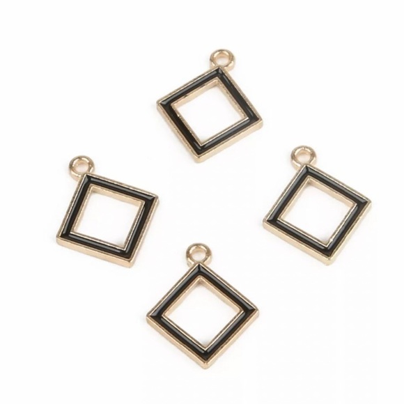 🔴 5 for $10 ONE Black Gold Diamond Shaped Pendant Zinc Alloy Enamel - Picture 1 of 7